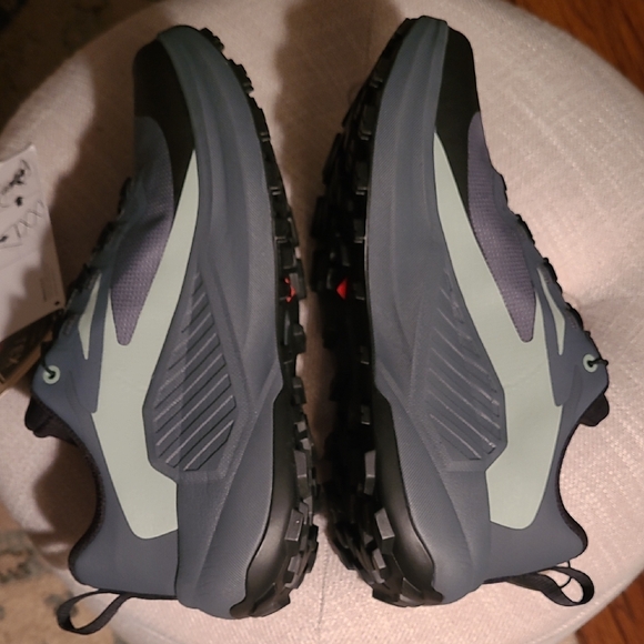 NWT- Salomon Women's Hiking Sneakers, Brand New And Never Worn - Picture 6 of 6